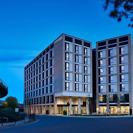Courtyard By Marriott London City Airport Exterior photo